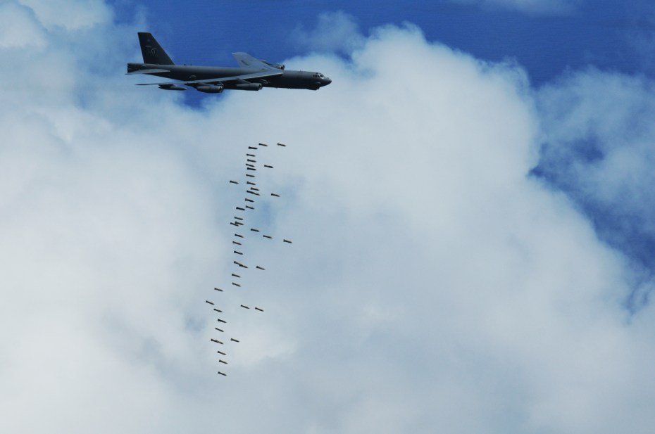 b52_drop_guam_20110324