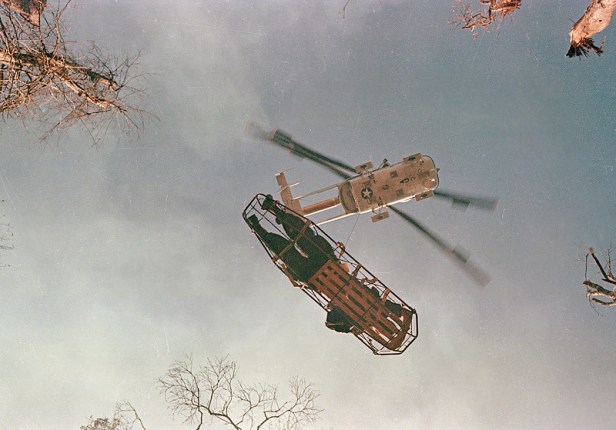 VIETNAM WAR HELICOPTER LIFT