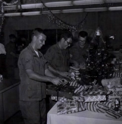 christmas_wrapping-presents