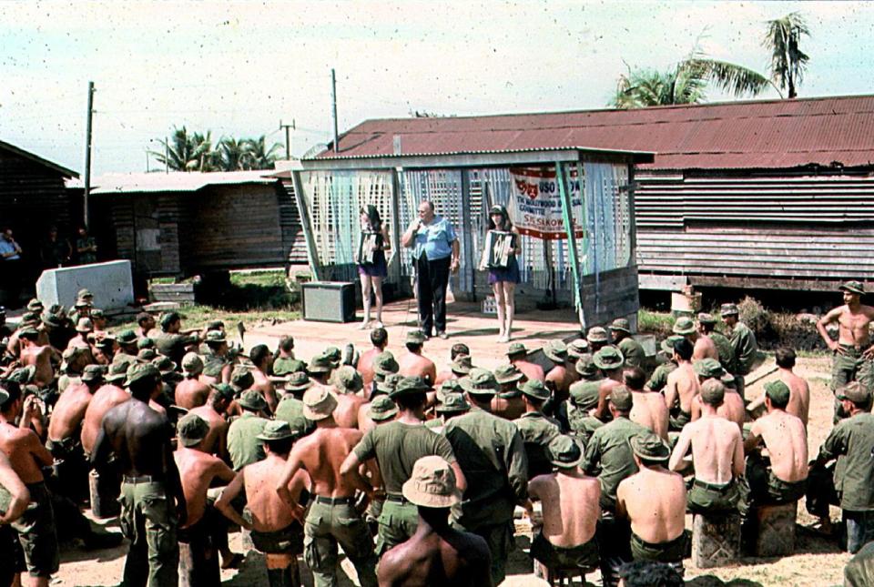 page1-1280px-VIETNAM_USO_SHOW_(United_Service_Organization)_Sig_Sakowitz_and_Jennie_and_Terrie_Frankel_perform_for_troops_in_Vietnam_1968.pdf