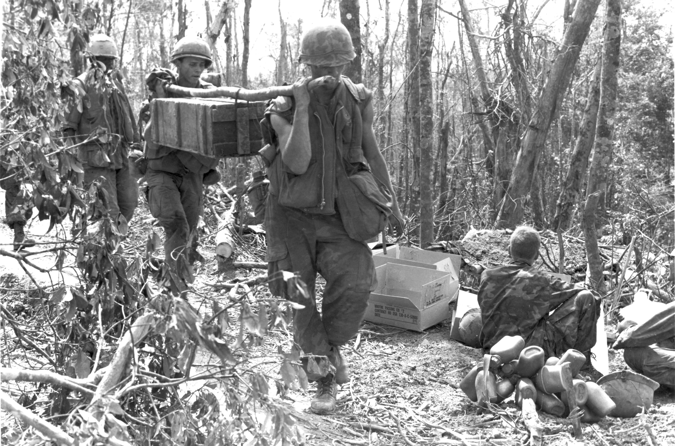 DEFENSE DEPT PHOTO (MARINE CORPS) A800573