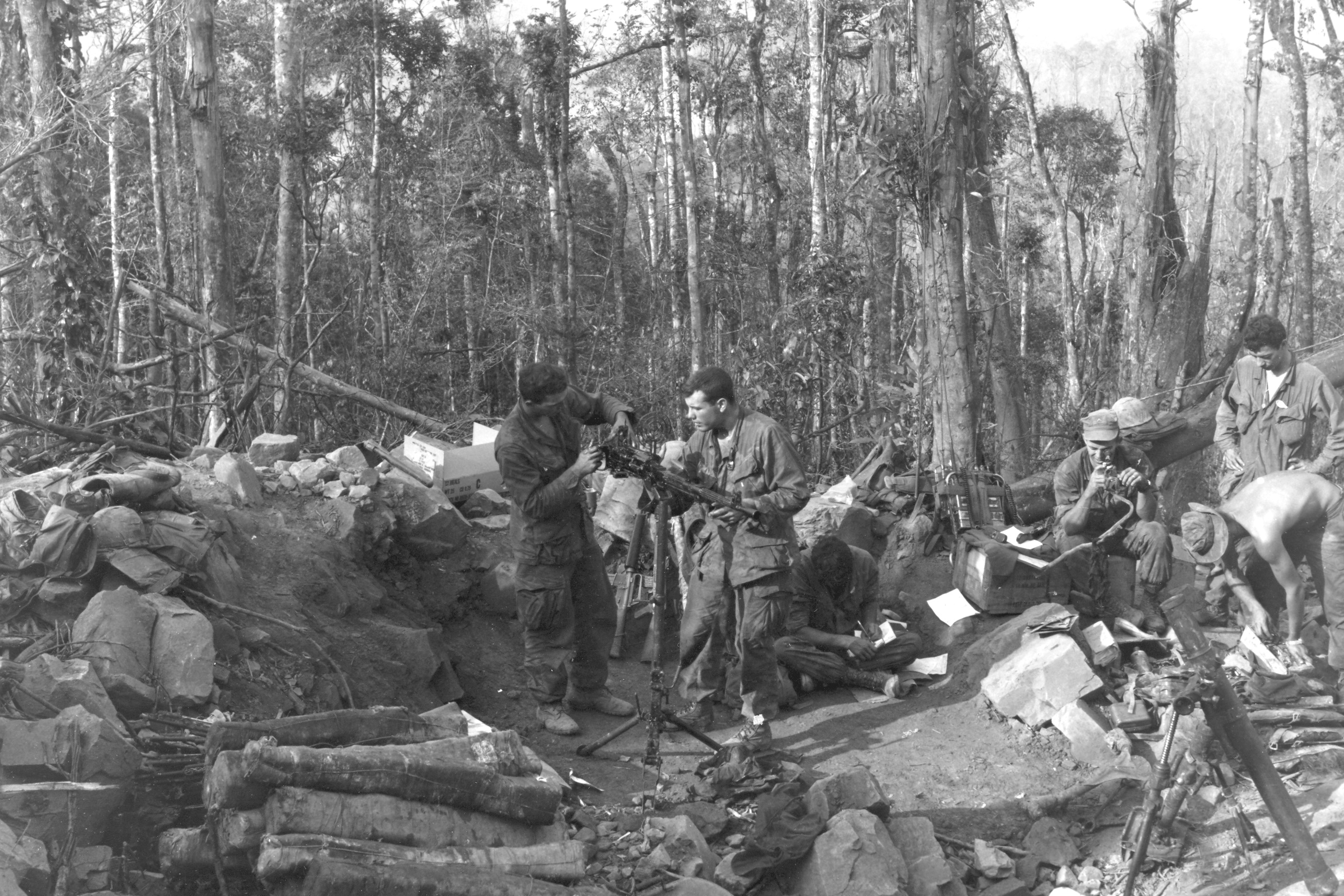 DEFENSE DEPT PHOTO (MARINE CORPS) A800583