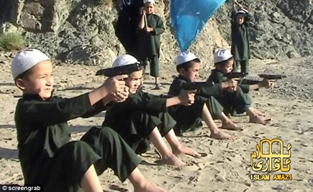 article-2234840-1618DD76000005DC-611_634x390