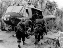 medevac_helicopter_vietnam_war